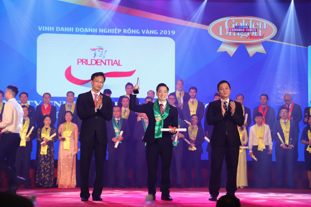 Prudential vinh dự nằm trong tốp 10 doanh nghiệp có vốn đầu tư nước ngoài hàng đầu Việt Nam tại lễ trao giải Rồng Vàng